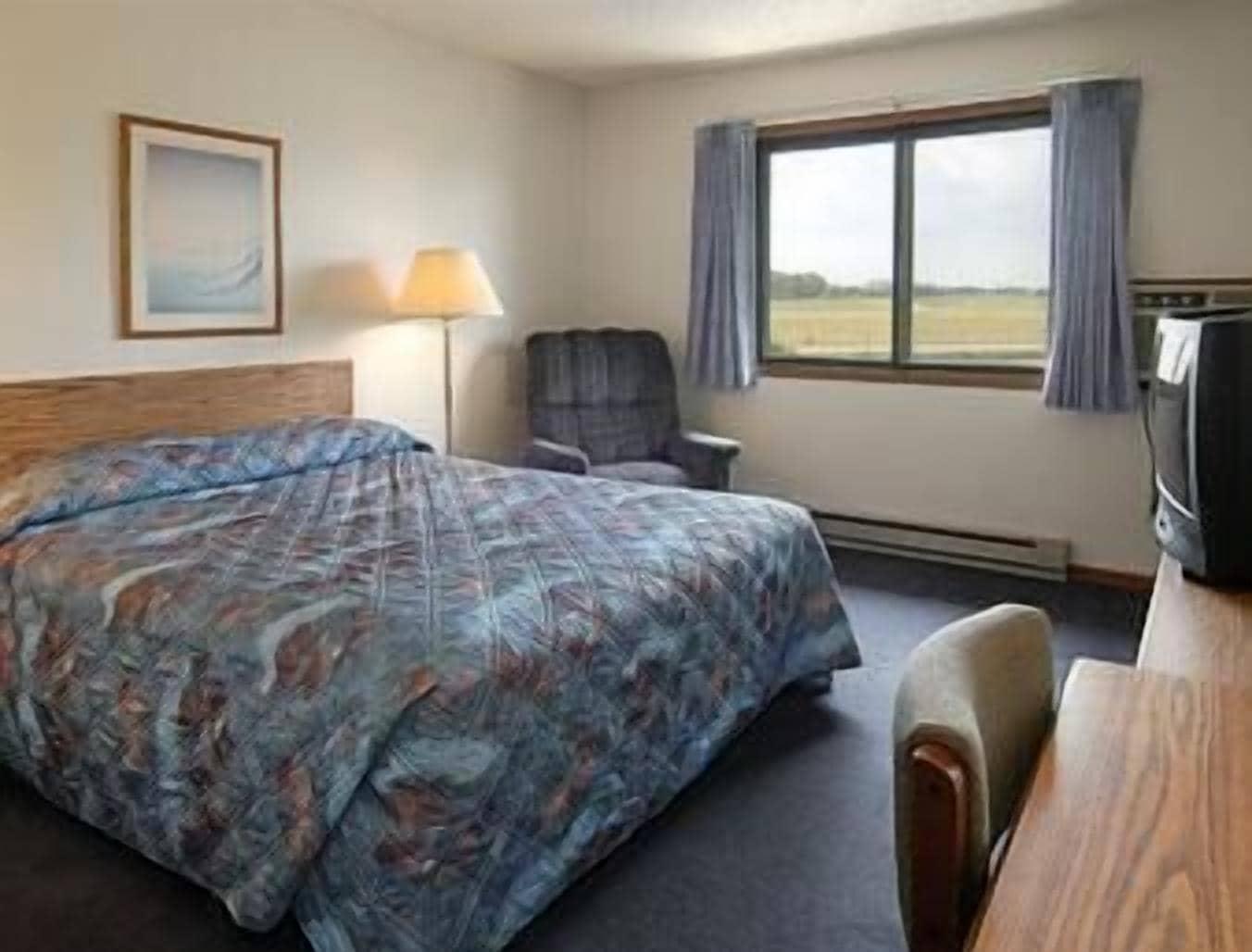 Baymont By Wyndham Oshkosh Airport Hotel Ruang foto
